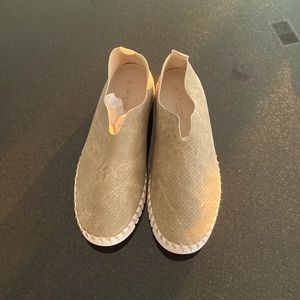 Isle Jacobsen Tulip Slip-On Sneaker (Women). Color: Latte. Size: 8.5.